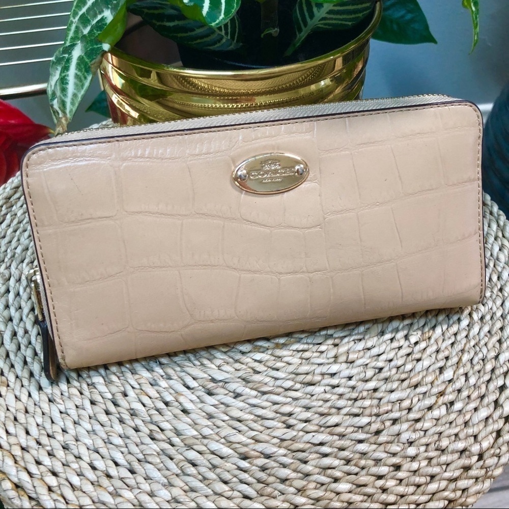 Vintage Leather Coach Wrap Around Zipper Wallet